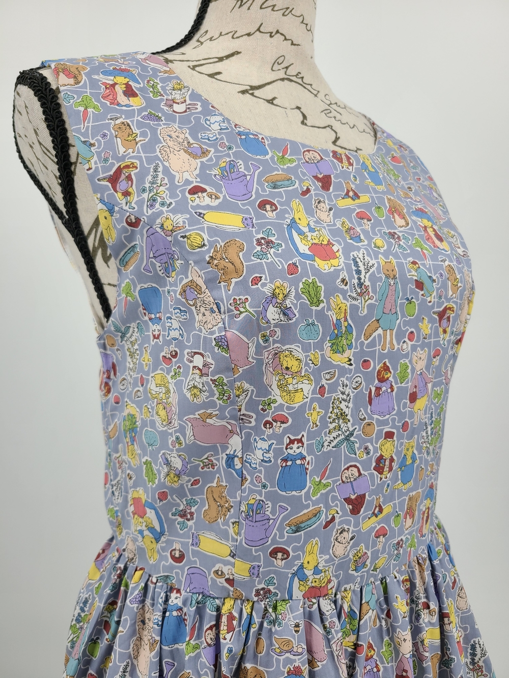 Nostalgic Beatrix Potter's Peter Rabit Illustration 100% Cotton Dress Size Small